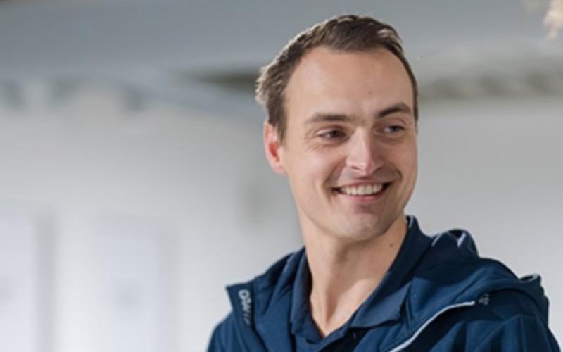 <p>Het team van DaVitt bestaat uit een waardevolle combinatie van ondernemers en specialisten. Of beter gezegd ondernemende specialisten. Het is geen en/of, maar en/en. Lex is daar een goed voorbeeld van.</p>
<p>Specialist op het gebied van sympathisch/parasympatisch zenuwstelsel in relatie tot fysieke en mentale klachten én iemand die kansen ziet en pakt. DaVitt is zo’n kans. Aanpakken dus.</p>
<p>Rustmomenten zijn er ook. Thuis bij zijn gezin. Uiteraard, want herstel is belangrijk. Al hoef je dat aan Lex niet uit te leggen. Overigens legt hij het wel graag en duidelijk uit aan zijn cliënten. Want daar gaat het bij DaVitt uiteindelijk allemaal om.</p>